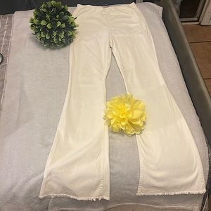 CREAM COLORED FLARED JEANS, BRAND: TINSELTOWN